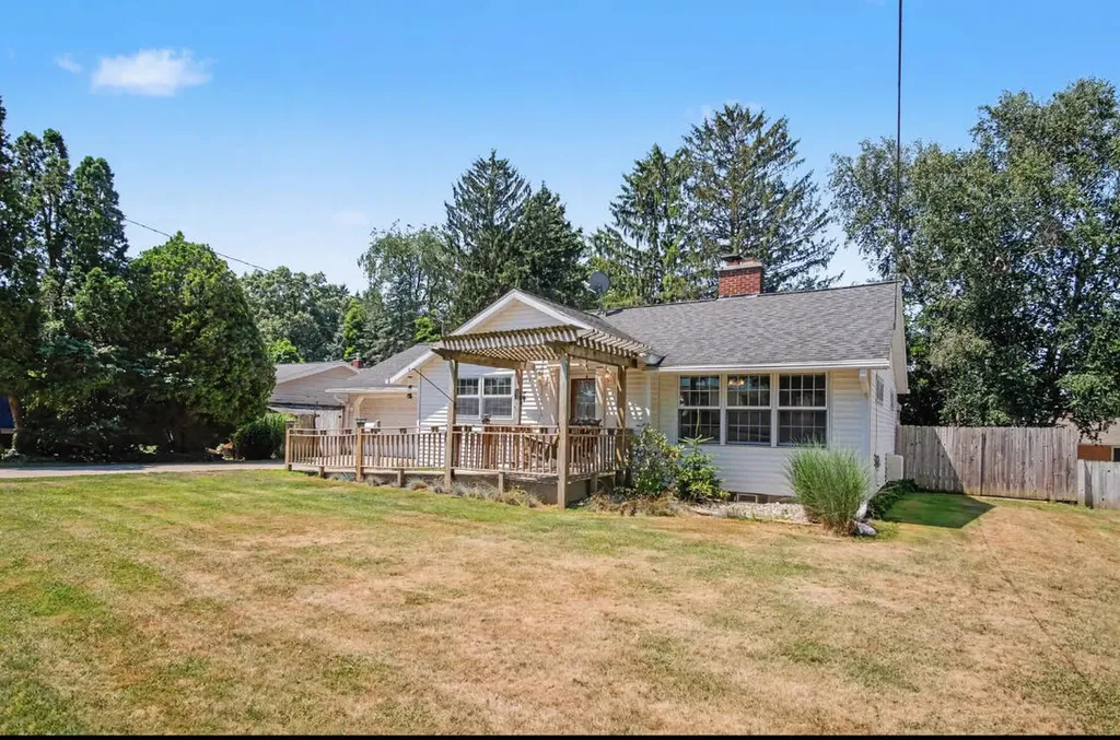 1017 Pearl Street Belding City MI 48809