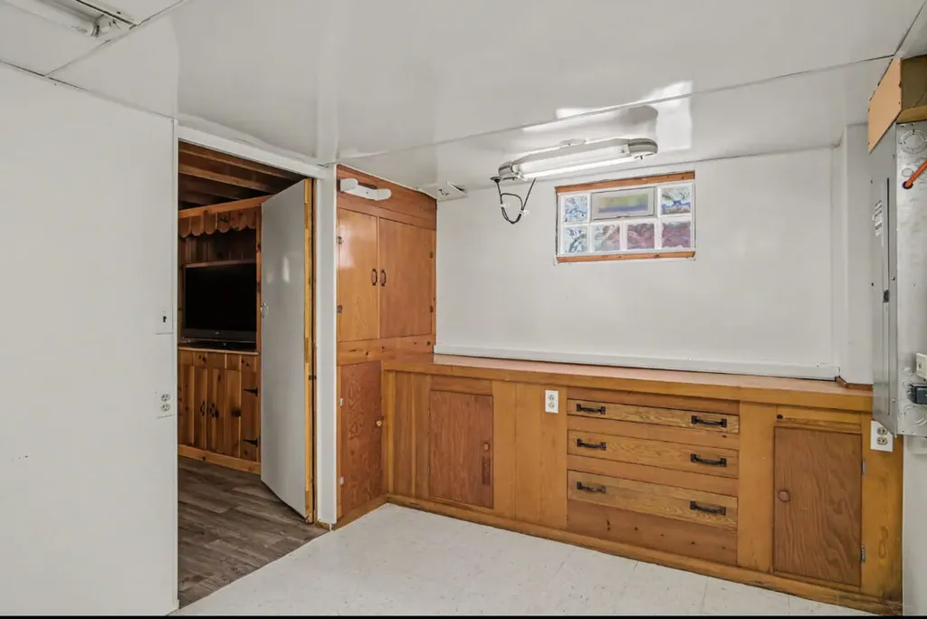 1017 Pearl Street Belding City MI 48809