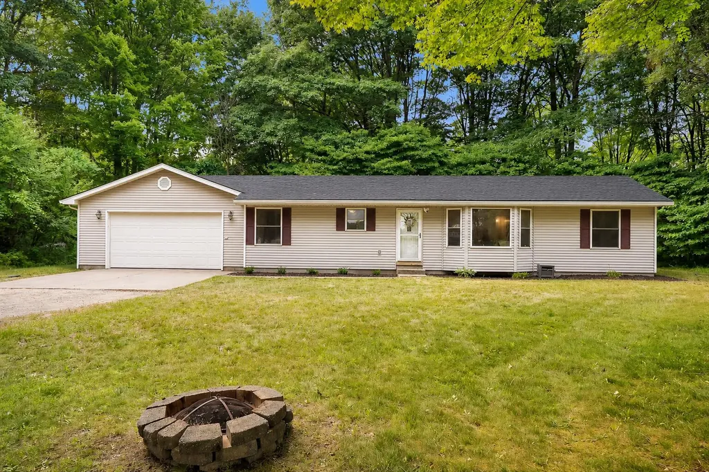 2841 W 92nd Garfield Township MI 49337