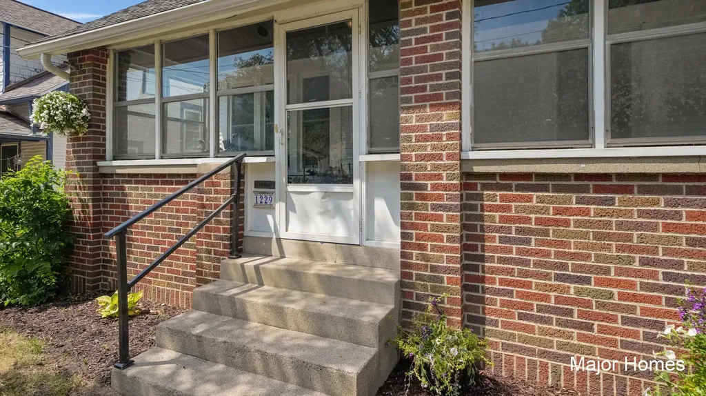 1229 Dickinson Street SE Grand Rapids City MI 49507
