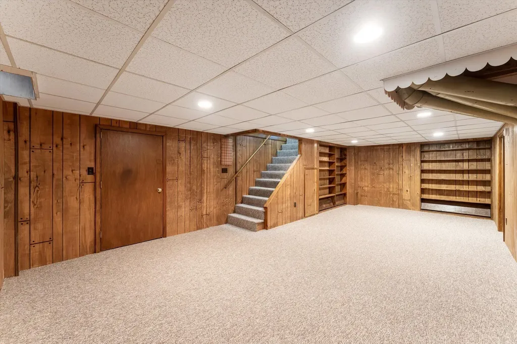 68 E 30th Street Holland City MI 49423
