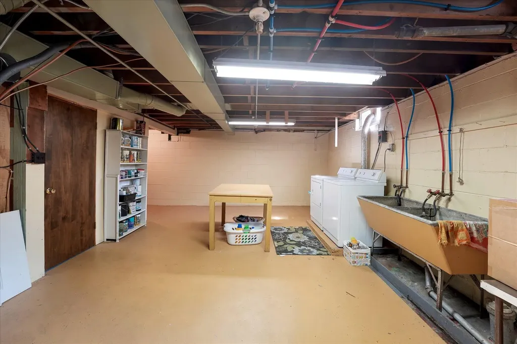 68 E 30th Street Holland City MI 49423