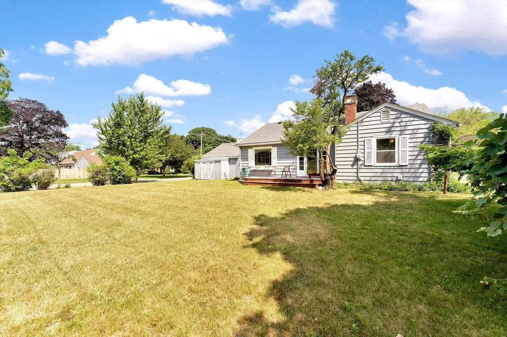 68 E 30th Street Holland City MI 49423