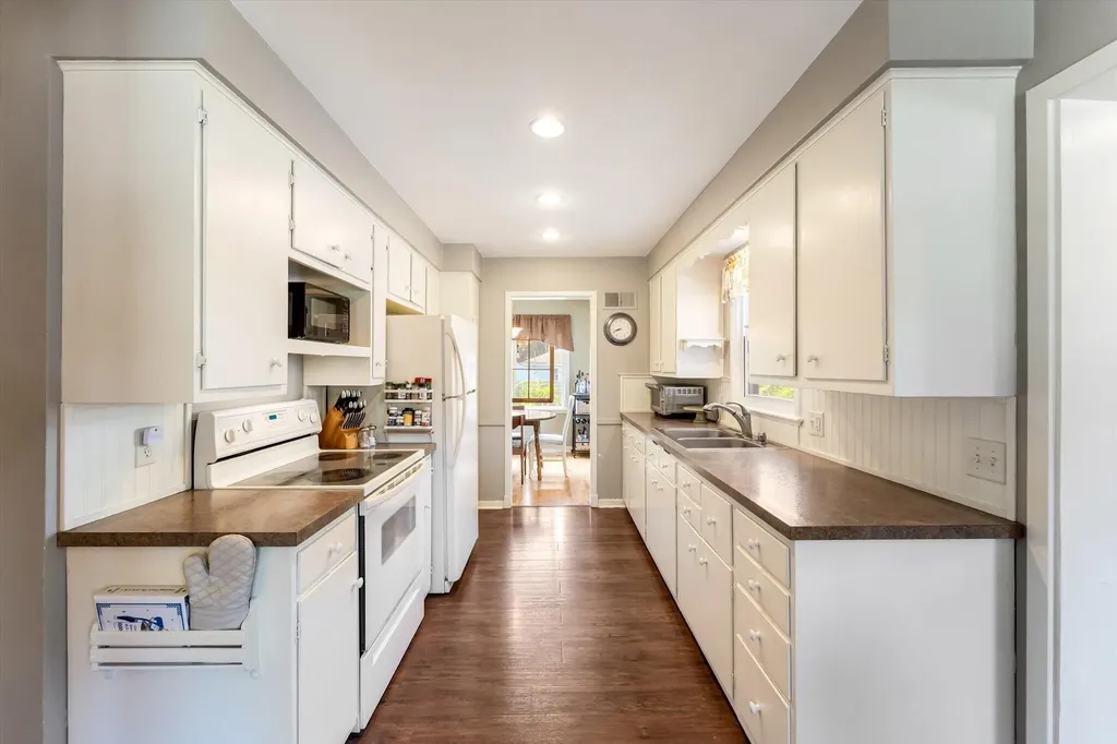 68 E 30th Street Holland City MI 49423