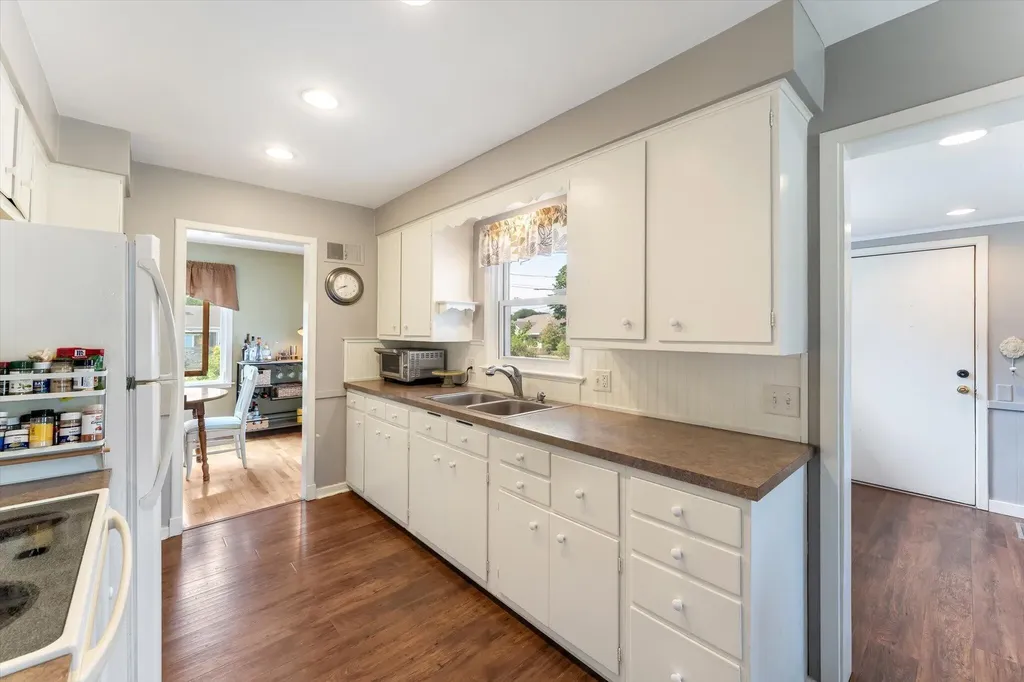 68 E 30th Street Holland City MI 49423