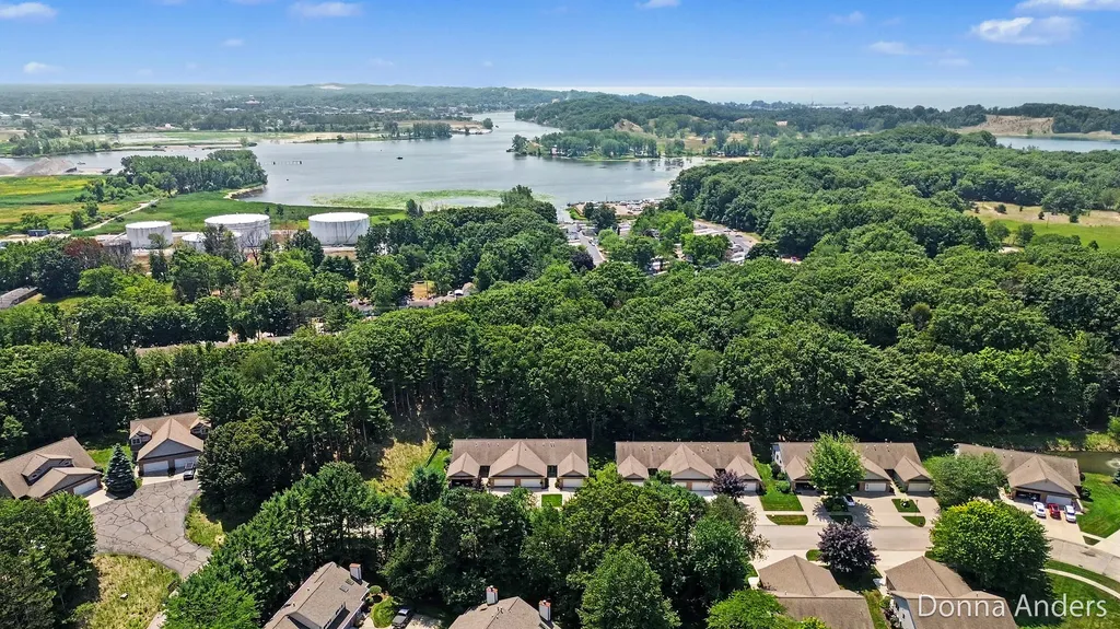 17517 Park Place Circle Ferrysburg City MI 49456