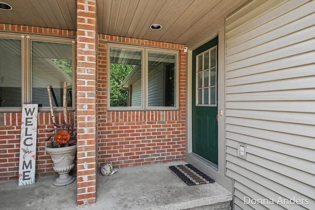 17517 Park Place Circle Ferrysburg City MI 49456