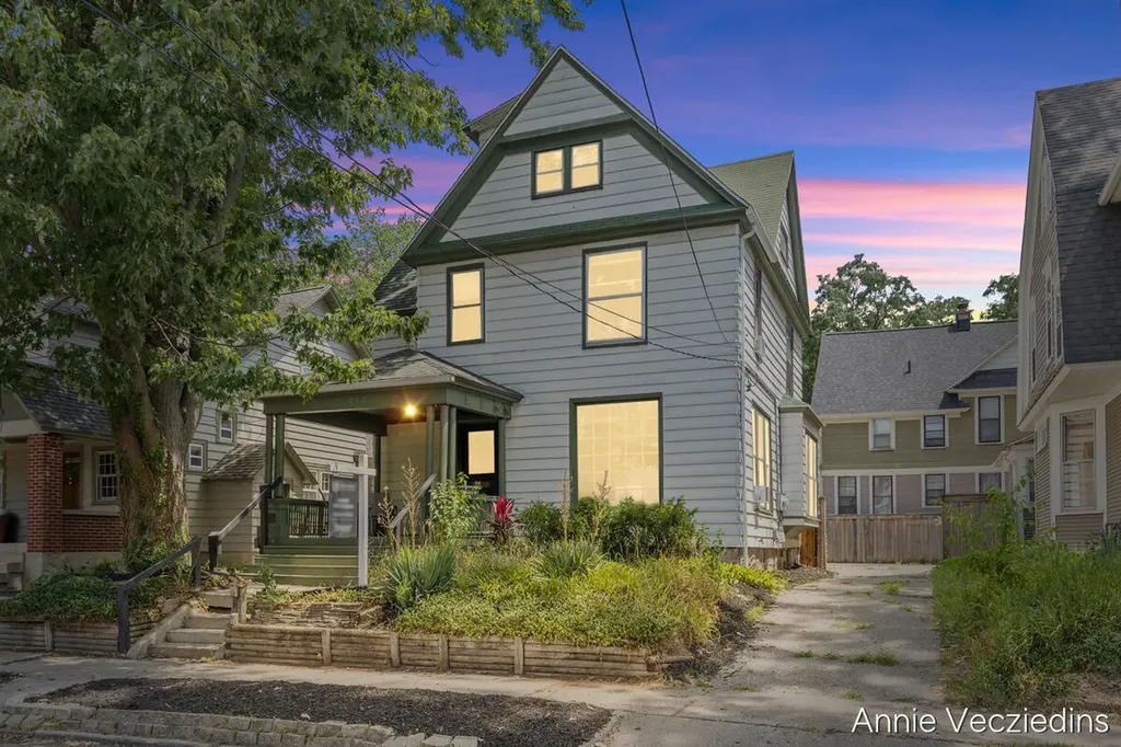 262 Hollister Avenue SE Grand Rapids City MI 49506