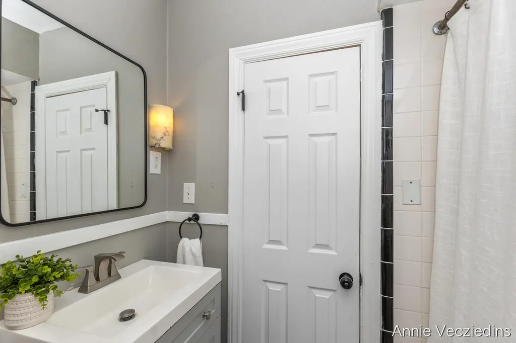 262 Hollister Avenue SE Grand Rapids City MI 49506