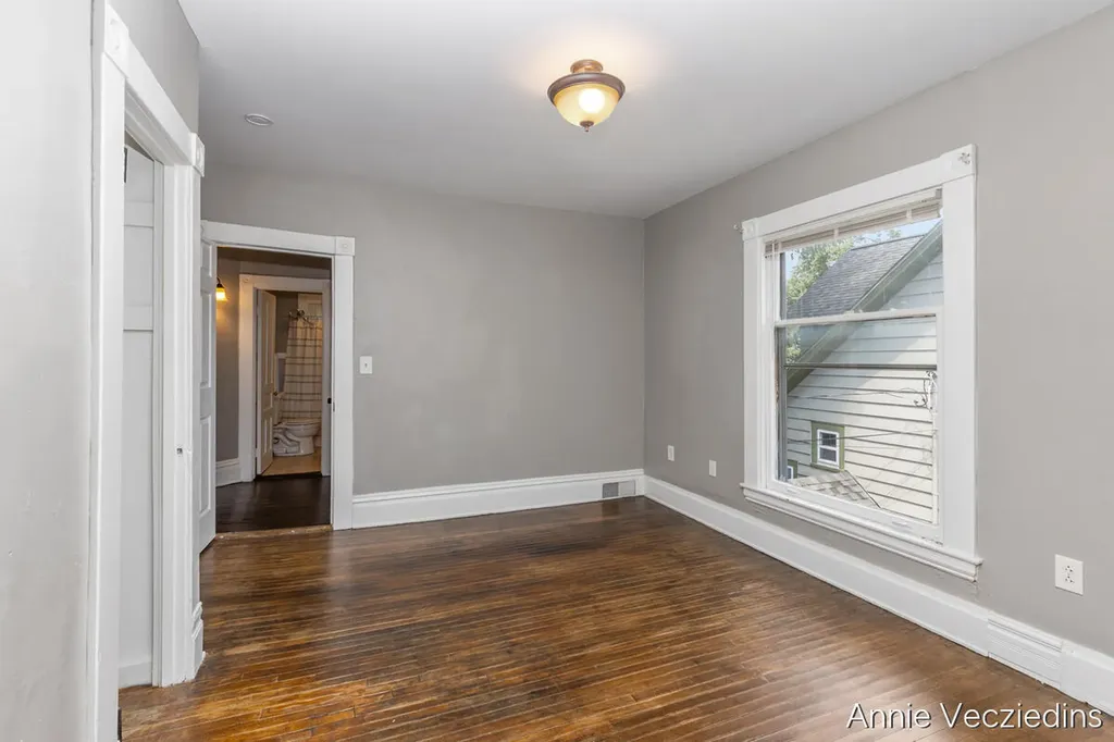 262 Hollister Avenue SE Grand Rapids City MI 49506