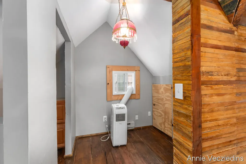 262 Hollister Avenue SE Grand Rapids City MI 49506