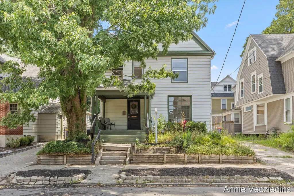 262 Hollister Avenue SE Grand Rapids City MI 49506