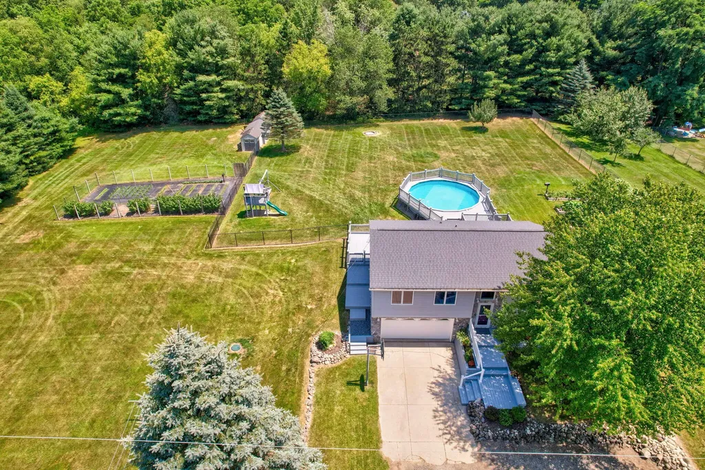 9280 Denton Hill Road Tyrone Township MI 48430