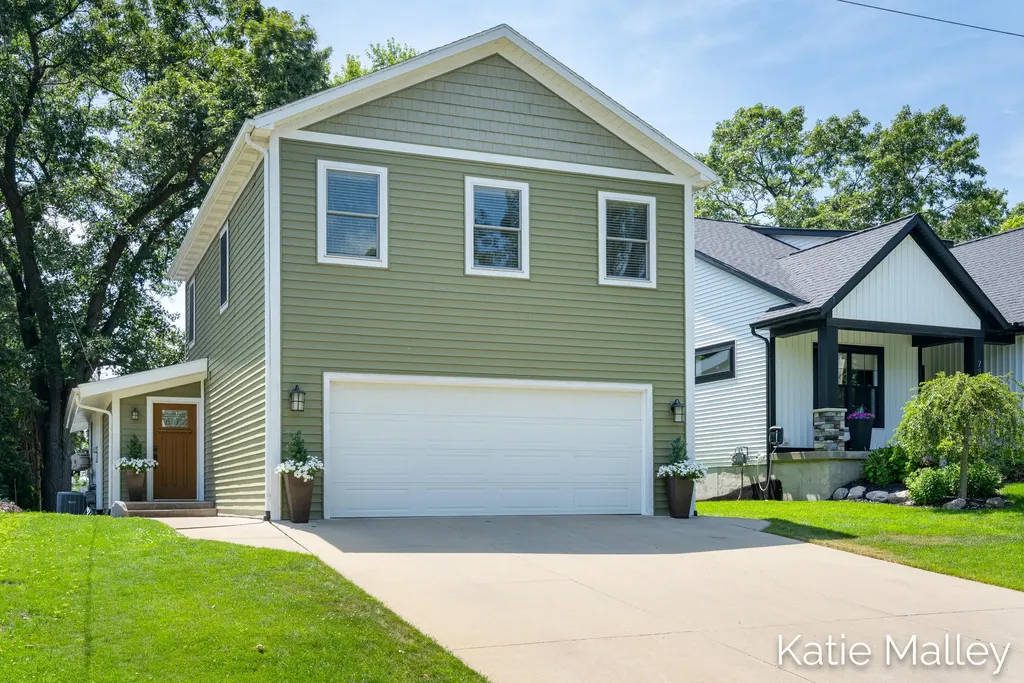 7353 Davies Drive NE Cannon Township MI 49341