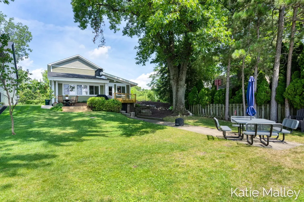 7353 Davies Drive NE Cannon Township MI 49341