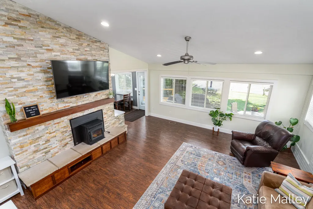 7353 Davies Drive NE Cannon Township MI 49341