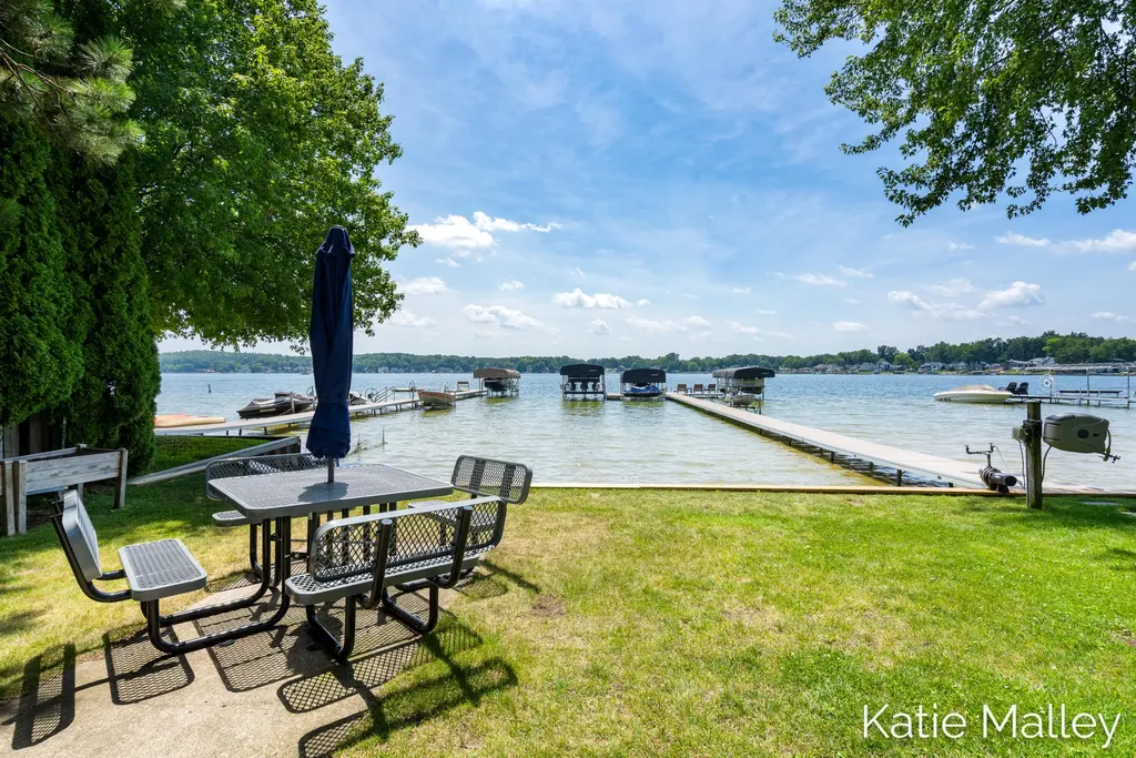 7353 Davies Drive NE Cannon Township MI 49341