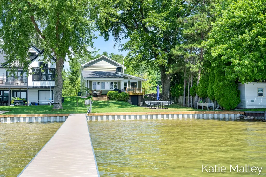 7353 Davies Drive NE Cannon Township MI 49341