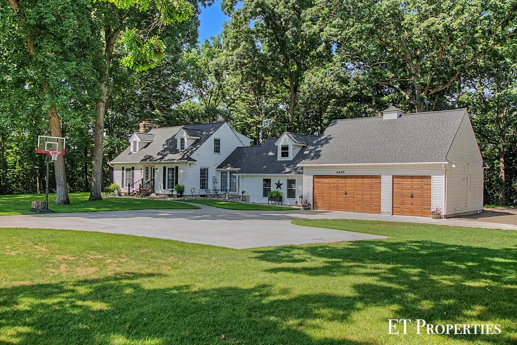 6645 Checkerberry Lane NE Plainfield Charter Township MI 49341