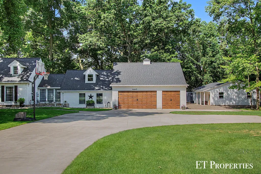 6645 Checkerberry Lane NE Plainfield Charter Township MI 49341