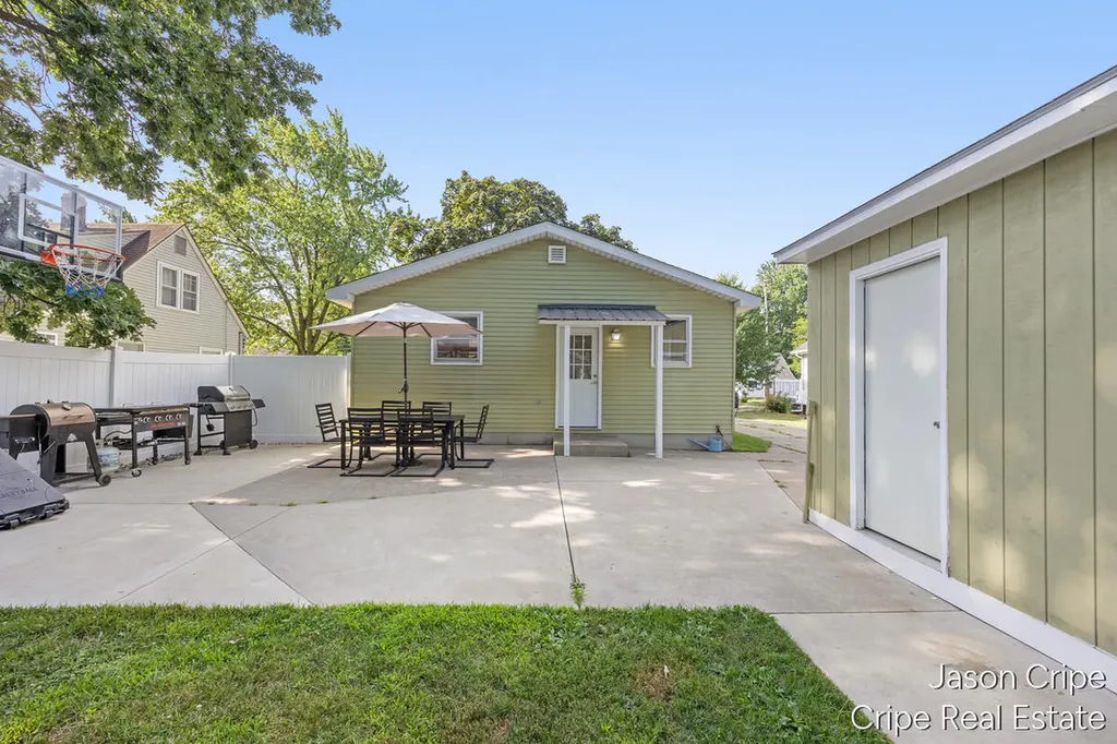 43 35th Street SE Wyoming City MI 49548