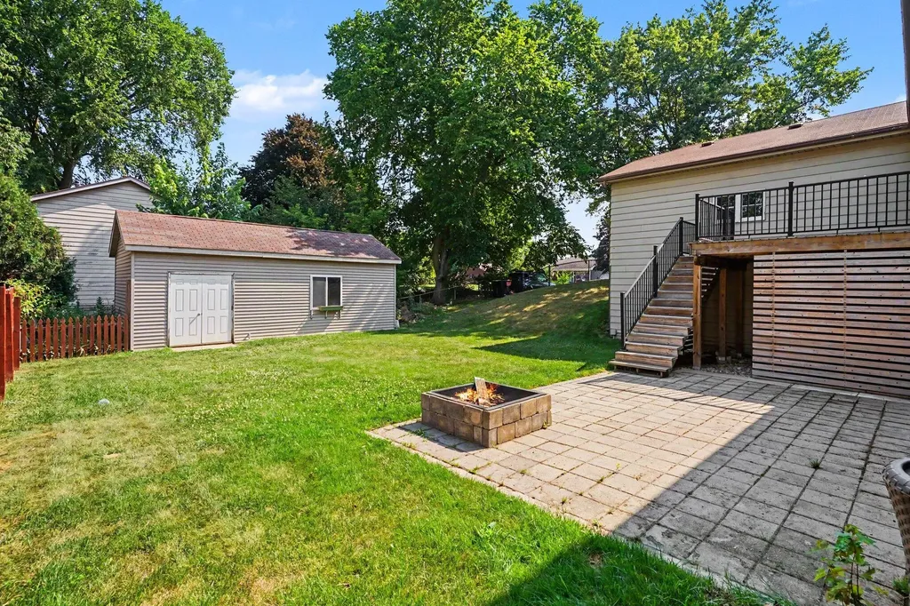 171 Sunnybrook Drive SW Georgetown Charter Township MI 49418