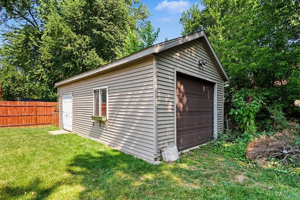 171 Sunnybrook Drive SW Georgetown Charter Township MI 49418