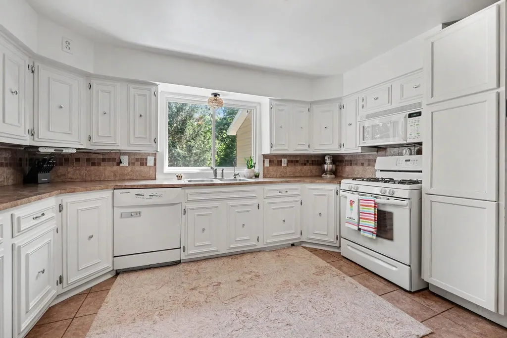 4094 Knapp Court NE Grand Rapids Charter Township MI 49525