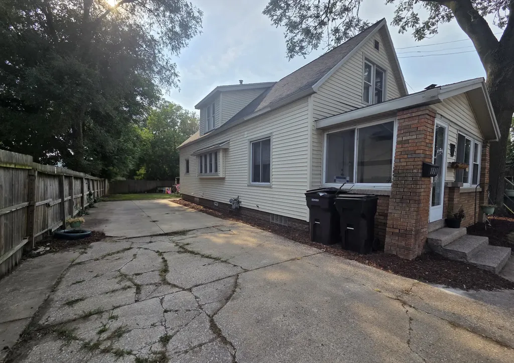 1809 Godfrey Avenue SW Wyoming City MI 49509