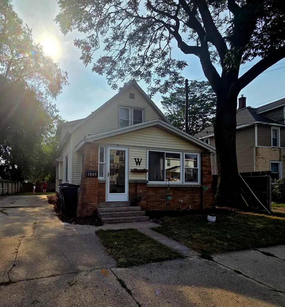 1809 Godfrey Avenue SW Wyoming City MI 49509