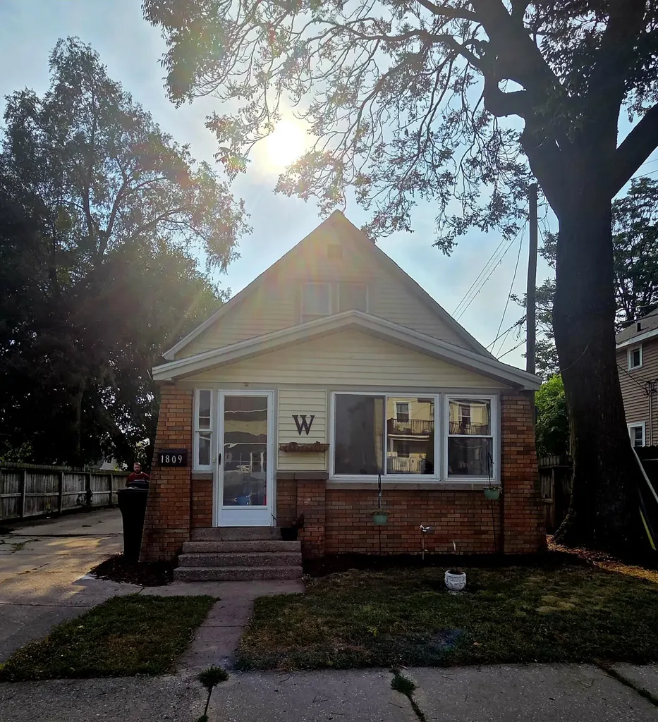 1809 Godfrey Avenue SW Wyoming City MI 49509