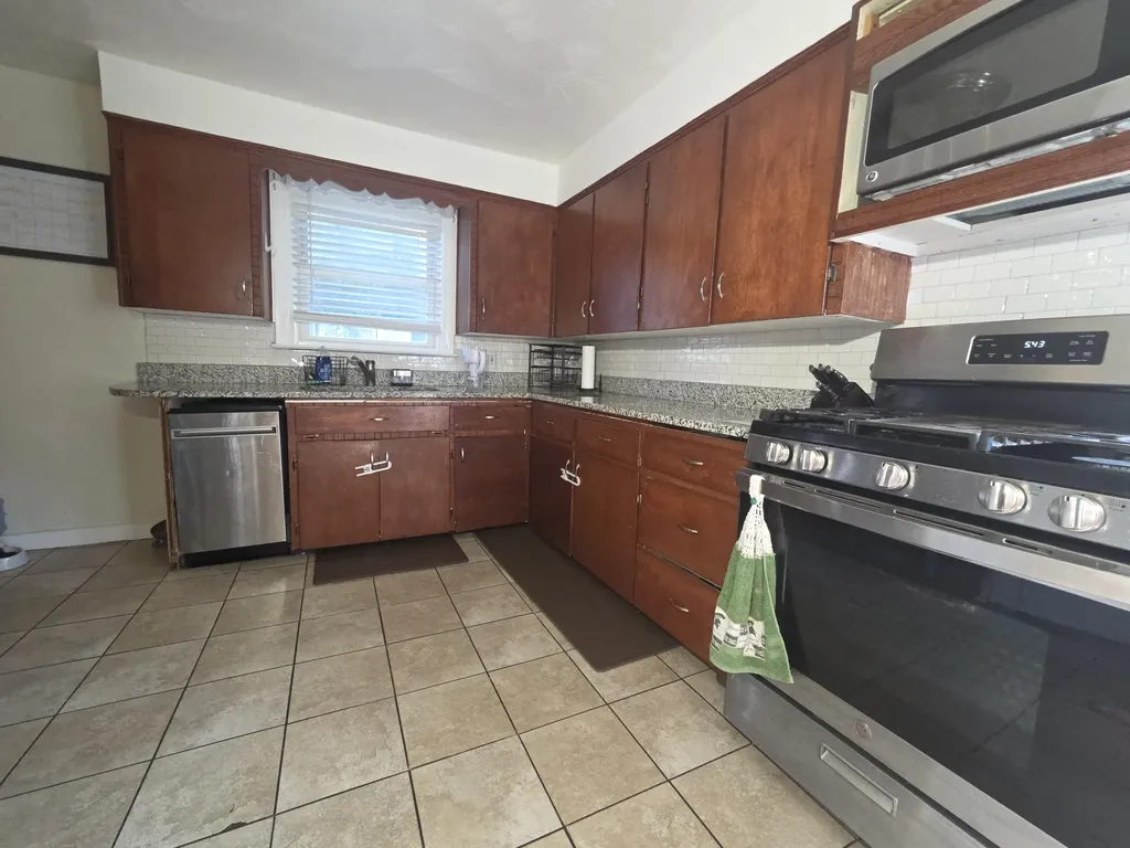 1809 Godfrey Avenue SW Wyoming City MI 49509