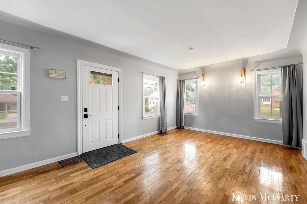 1713 Boston Street SE Grand Rapids City MI 49506