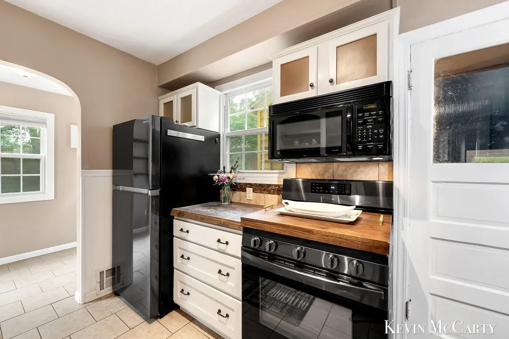 1713 Boston Street SE Grand Rapids City MI 49506