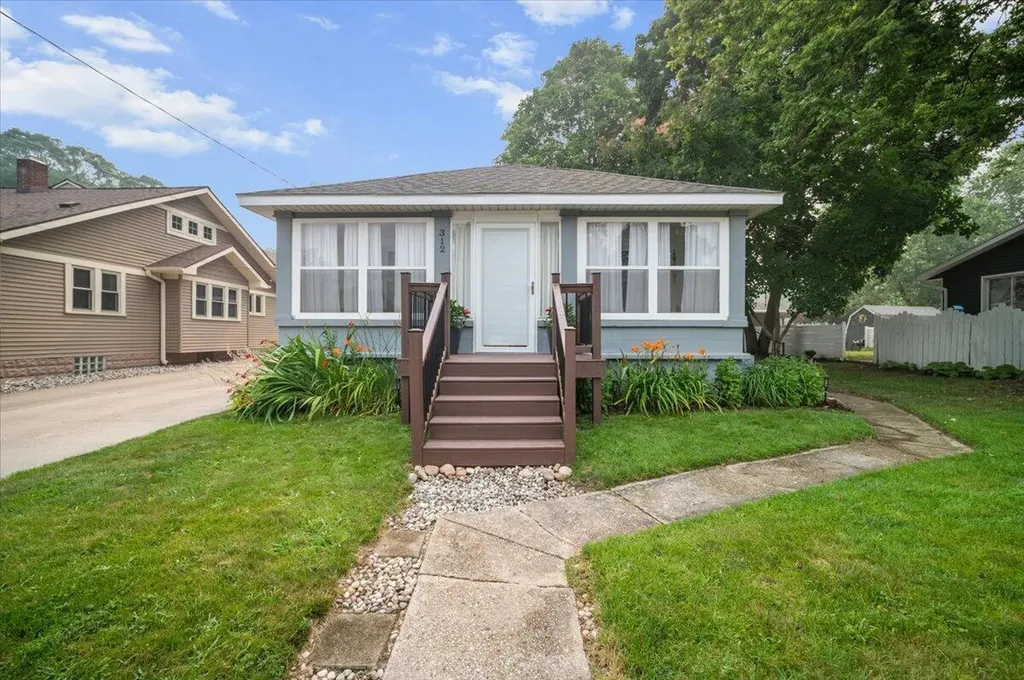 312 Sigsbee Avenue NE Rockford City MI 49341