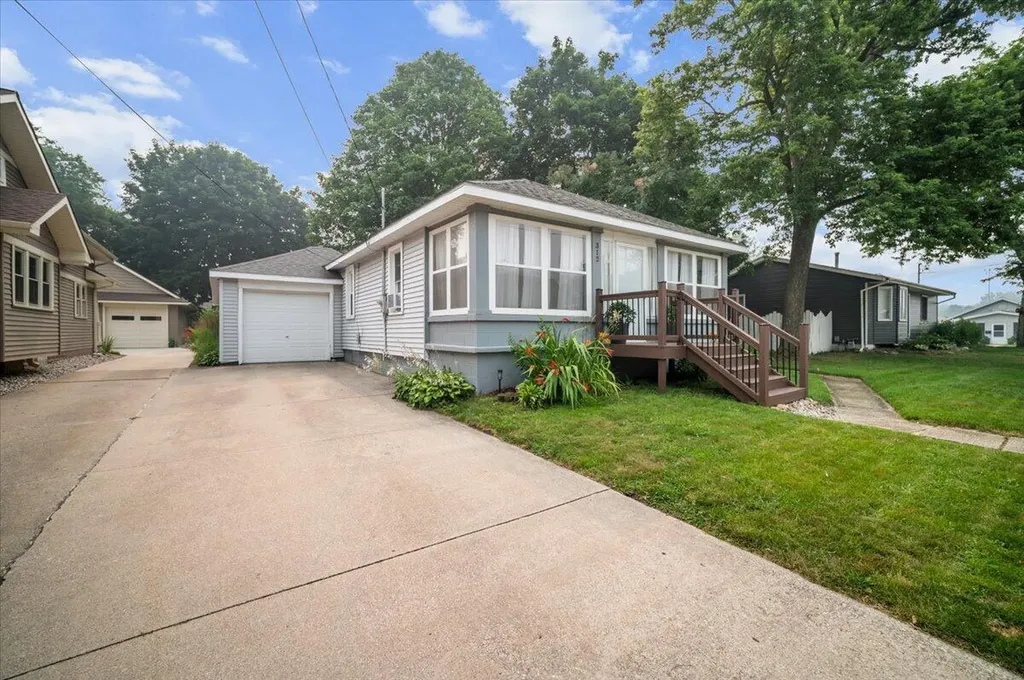 312 Sigsbee Avenue NE Rockford City MI 49341