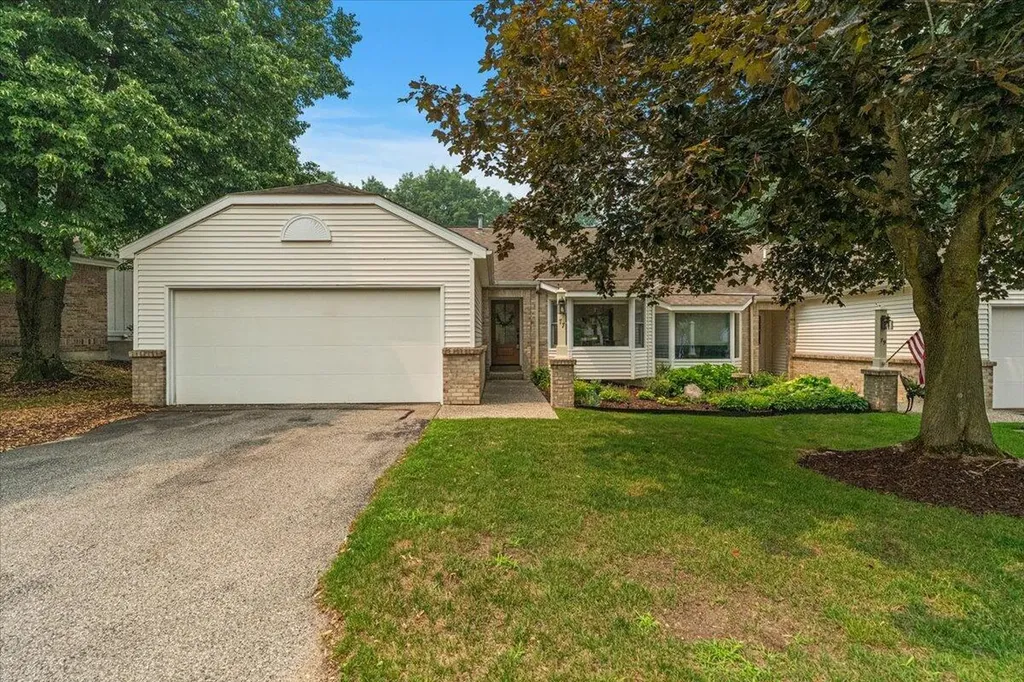 77 Skyline Circle NW Grand Rapids City MI 49504