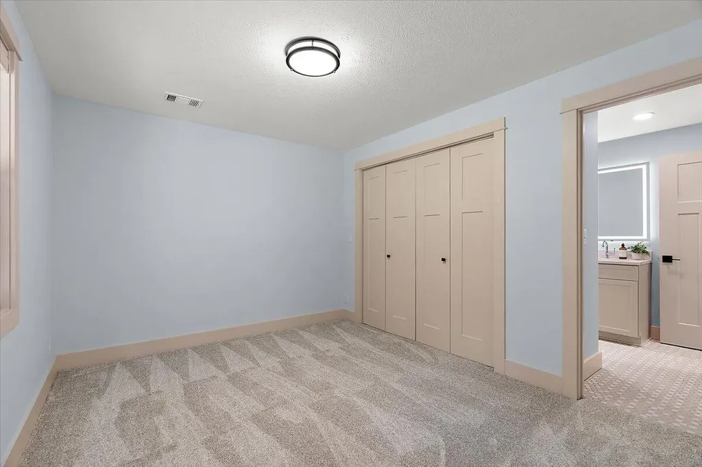 77 Skyline Circle NW Grand Rapids City MI 49504