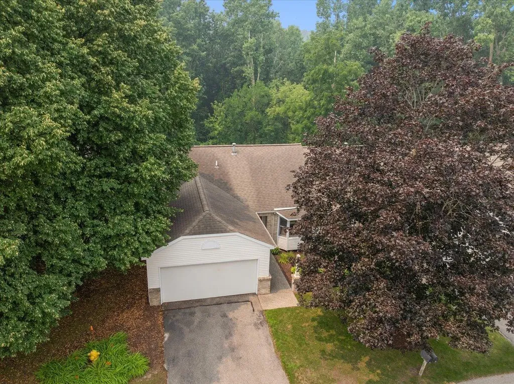 77 Skyline Circle NW Grand Rapids City MI 49504