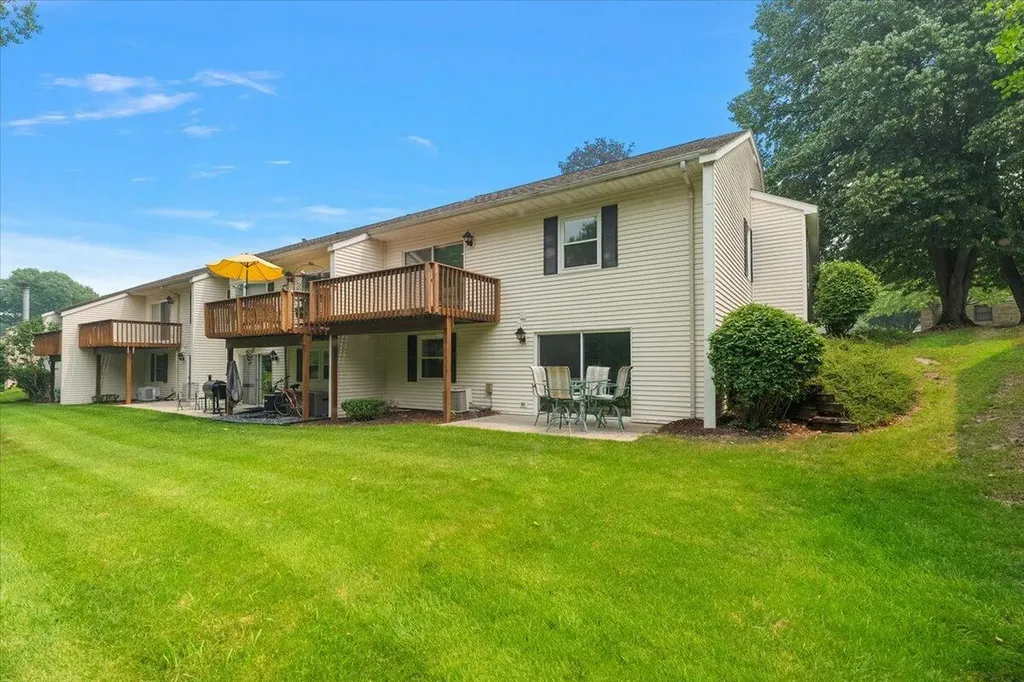 77 Skyline Circle NW Grand Rapids City MI 49504