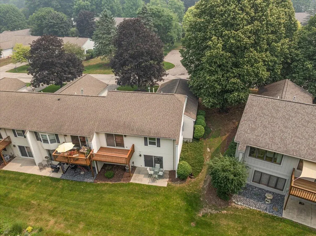 77 Skyline Circle NW Grand Rapids City MI 49504