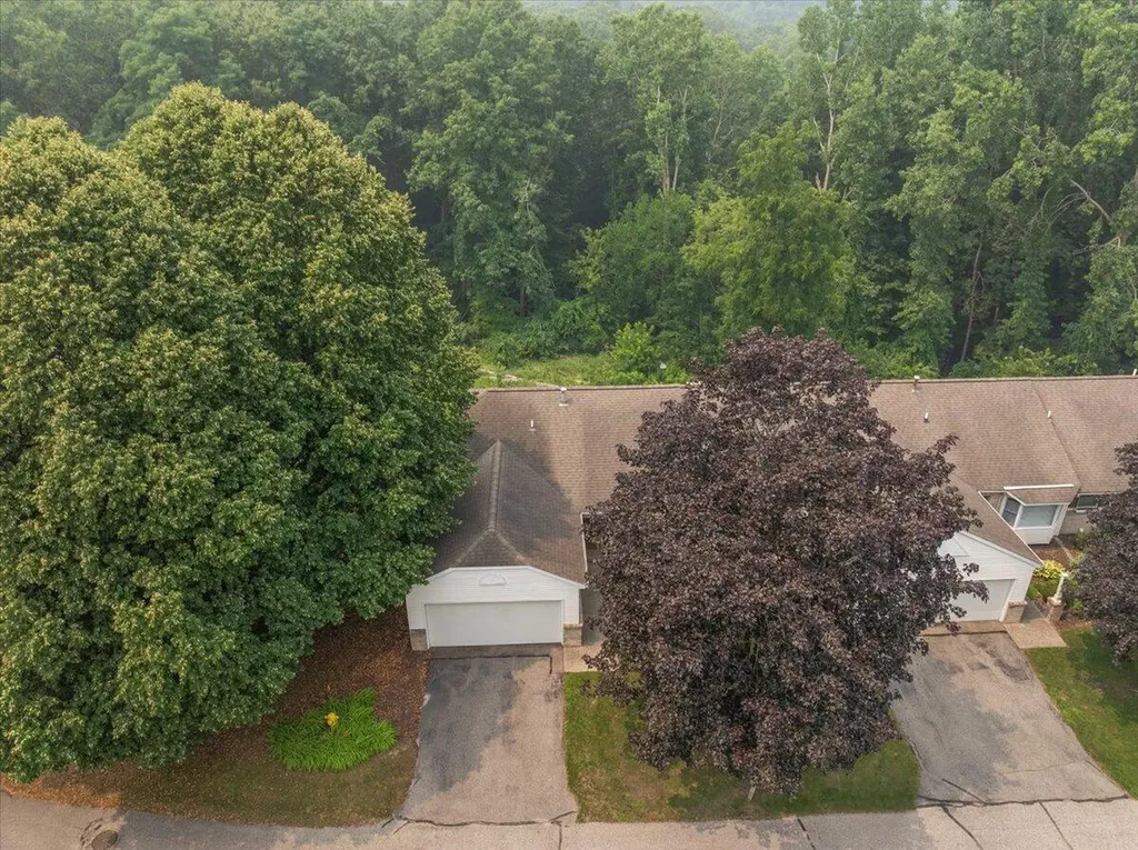 77 Skyline Circle NW Grand Rapids City MI 49504