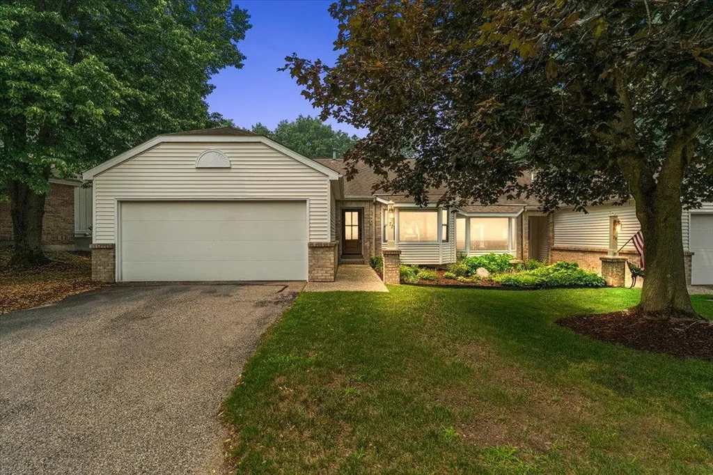 77 Skyline Circle NW Grand Rapids City MI 49504