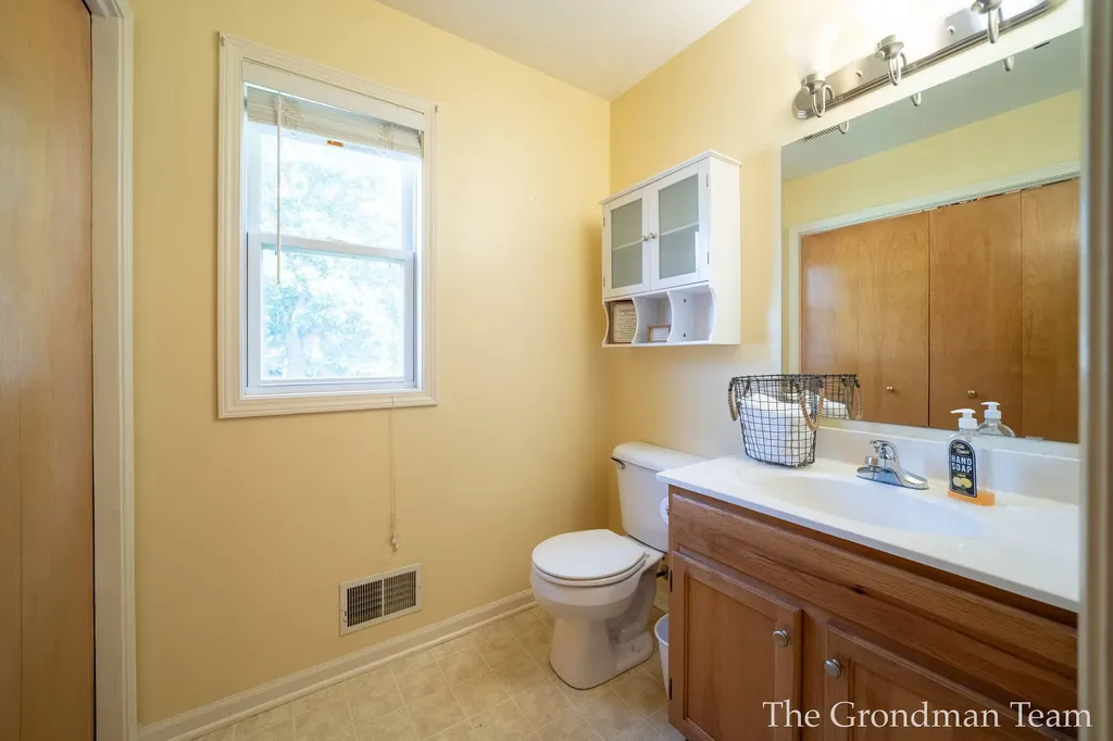 3967 E Deblaay Drive SE Kentwood City MI 49512