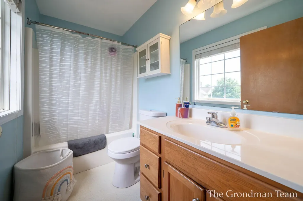 3967 E Deblaay Drive SE Kentwood City MI 49512