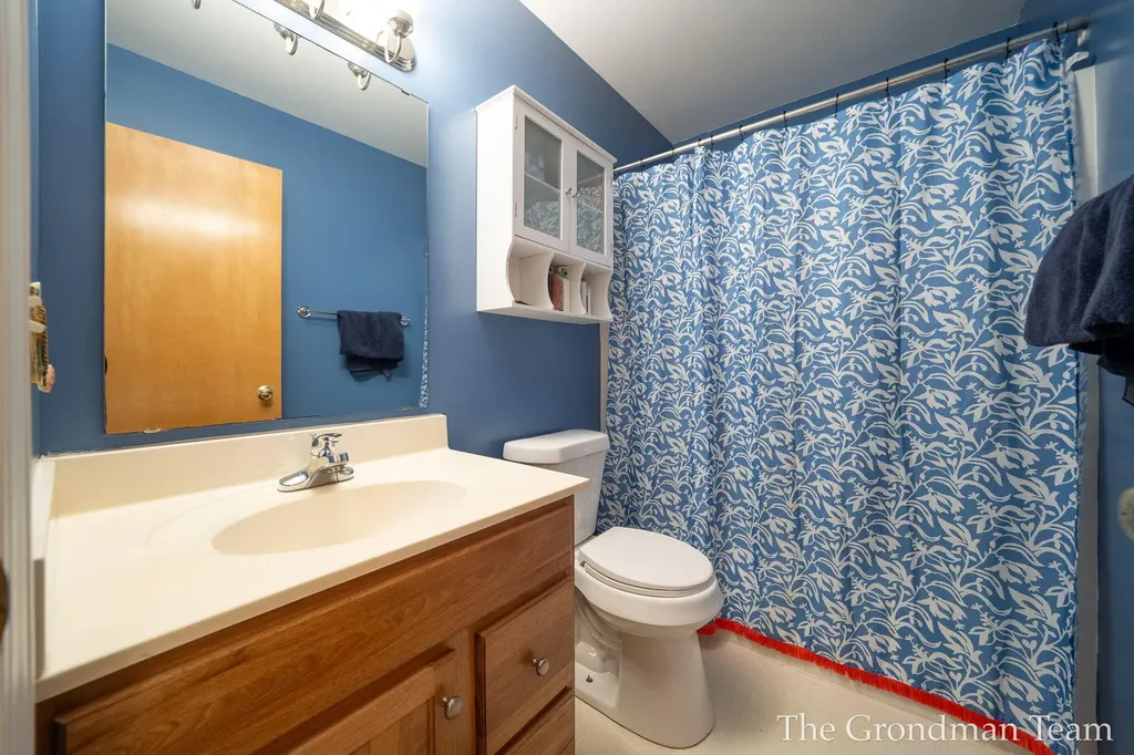 3967 E Deblaay Drive SE Kentwood City MI 49512