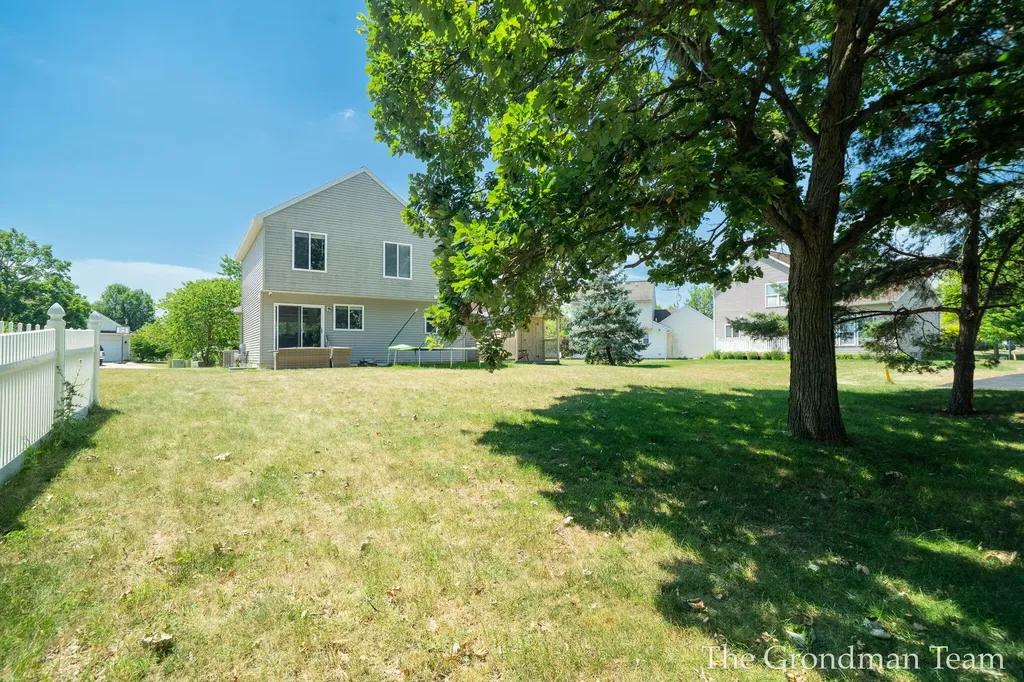 3967 E Deblaay Drive SE Kentwood City MI 49512