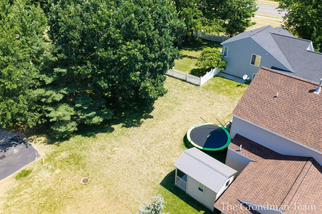 3967 E Deblaay Drive SE Kentwood City MI 49512