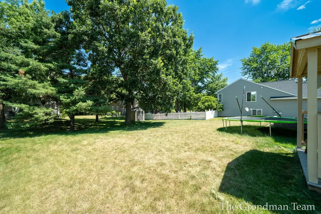 3967 E Deblaay Drive SE Kentwood City MI 49512