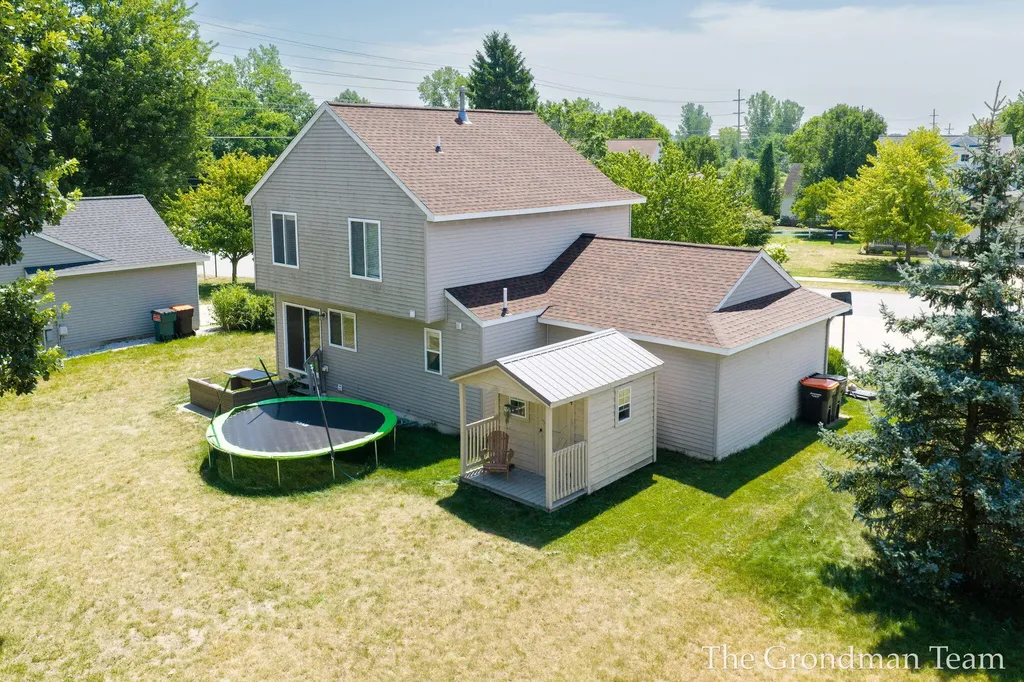 3967 E Deblaay Drive SE Kentwood City MI 49512